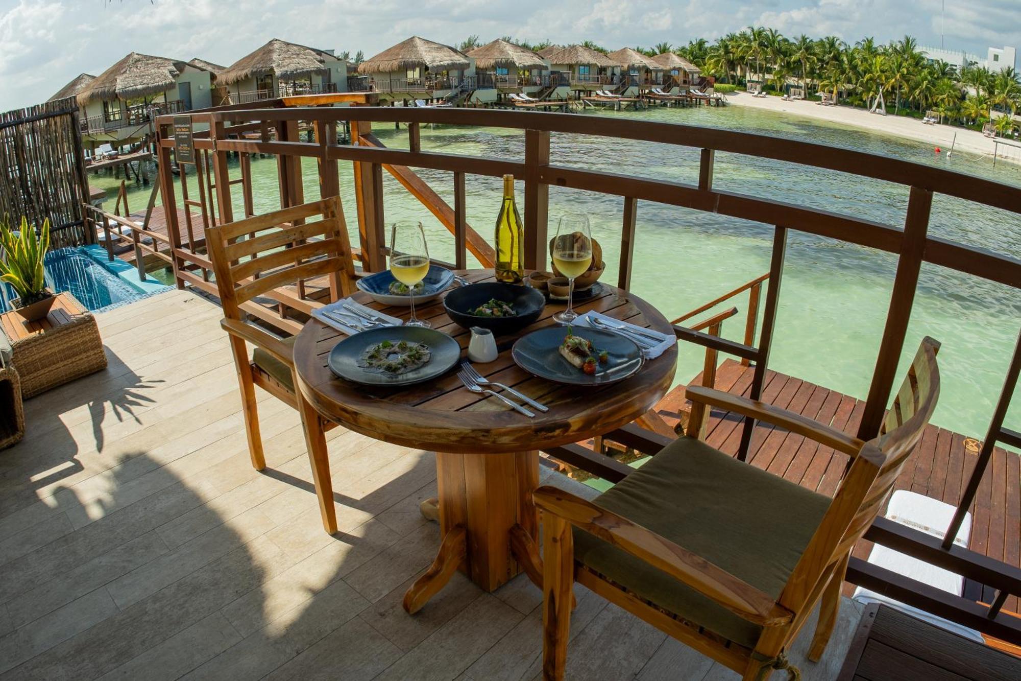 Palafitos Overwater Catamaran, Cenote & Inclusive (adults Only) Khu nghỉ mát 5*