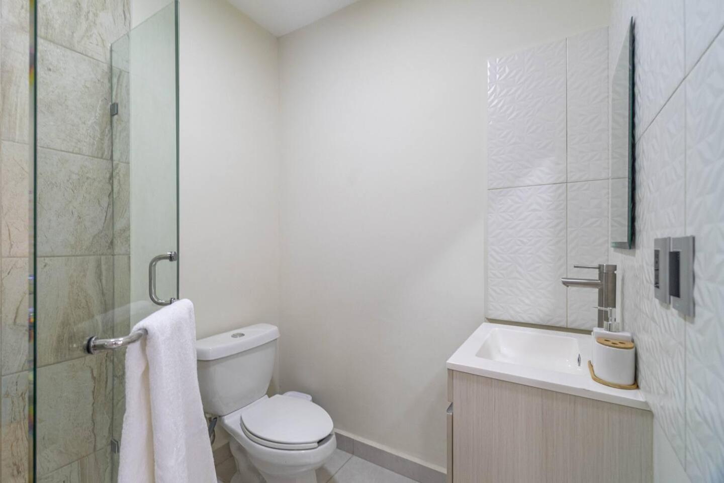 2 Bd With Balcony, Gym, Rooftop Pool, Hot Tub * Playa del Carmen