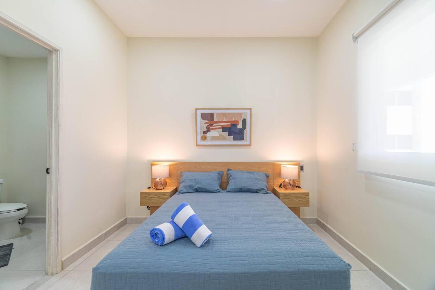 Holiday home 2 Bd With Balcony, Gym, Rooftop Pool, Hot Tub *