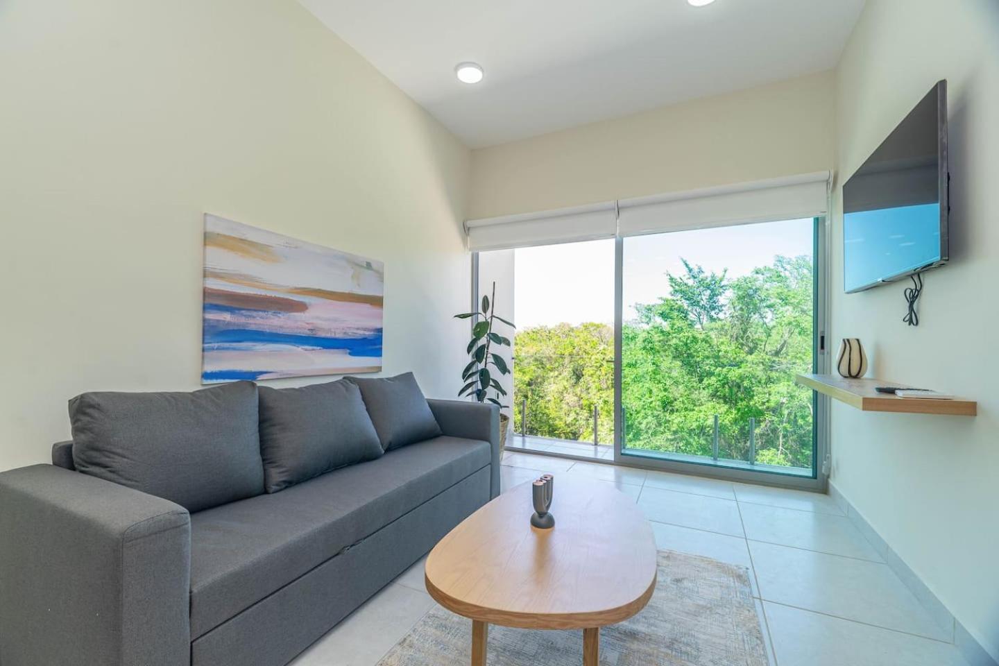 2 Bd With Balcony, Gym, Rooftop Pool, Hot Tub *