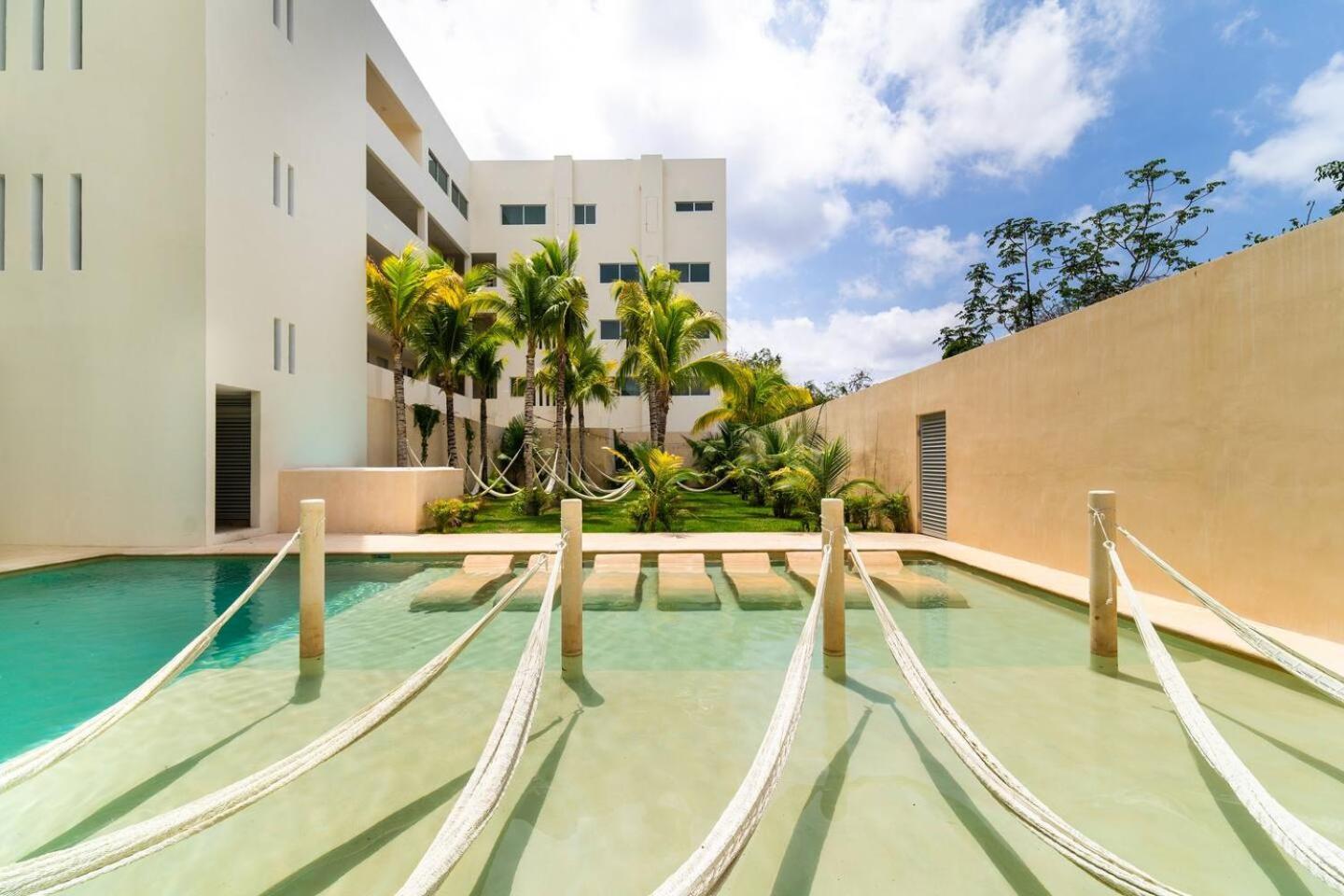 2 Bd With Balcony, Gym, Rooftop Pool, Hot Tub * Playa del Carmen