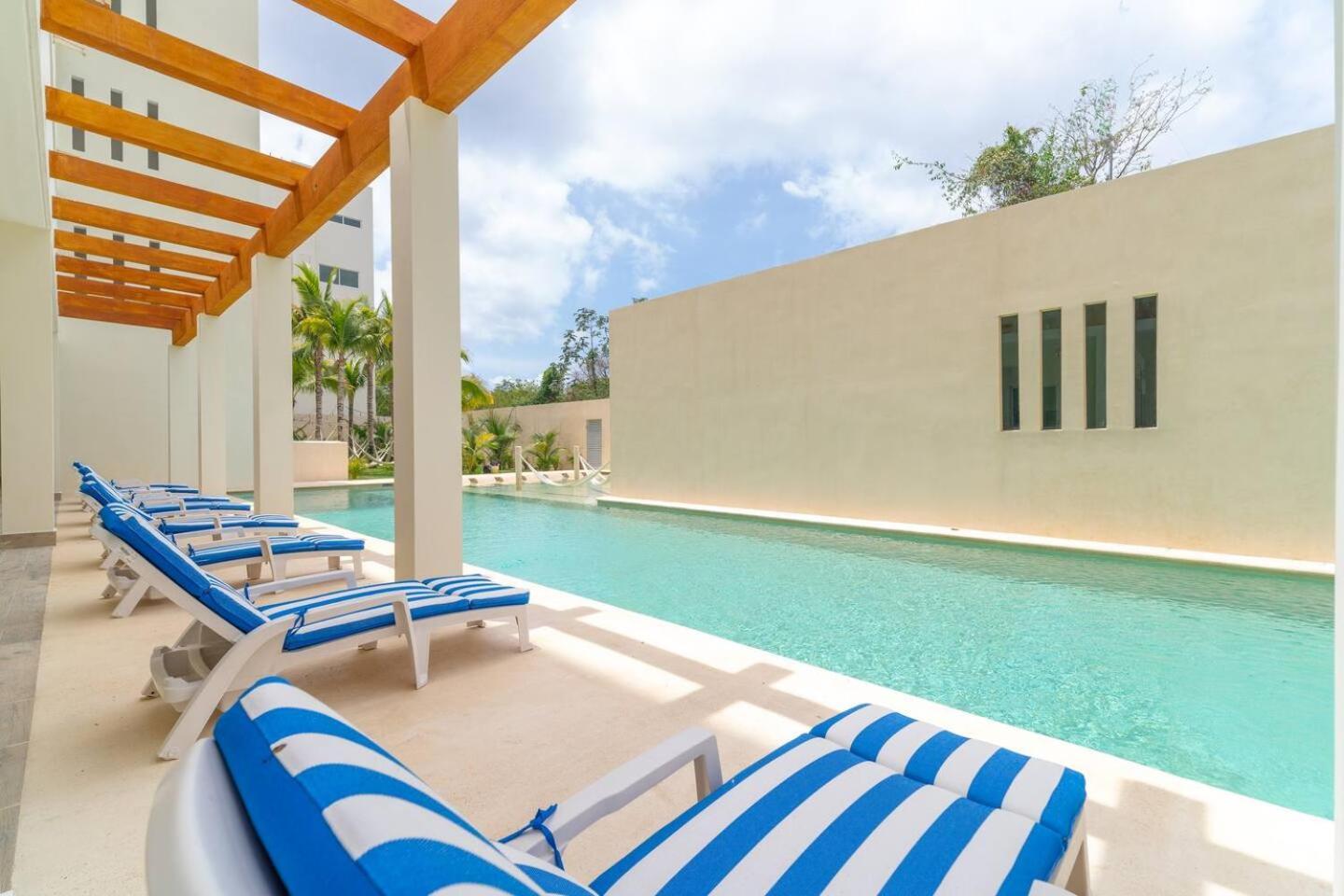 Holiday home 2 Bd With Balcony, Gym, Rooftop Pool, Hot Tub *
