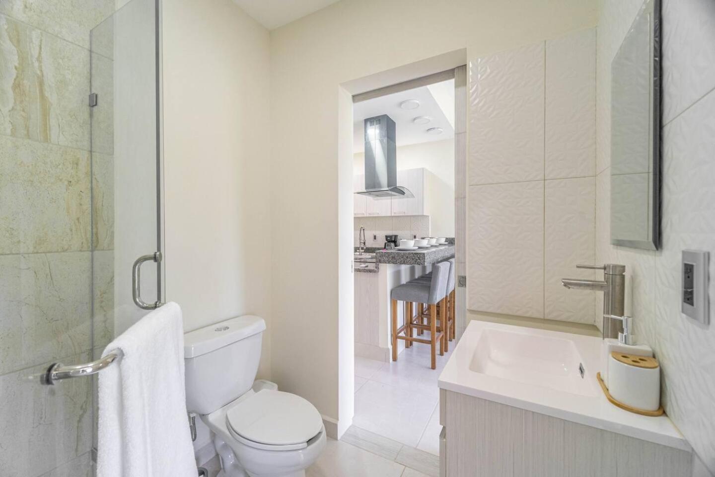 2 Bd With Balcony, Gym, Rooftop Pool, Hot Tub * Playa del Carmen