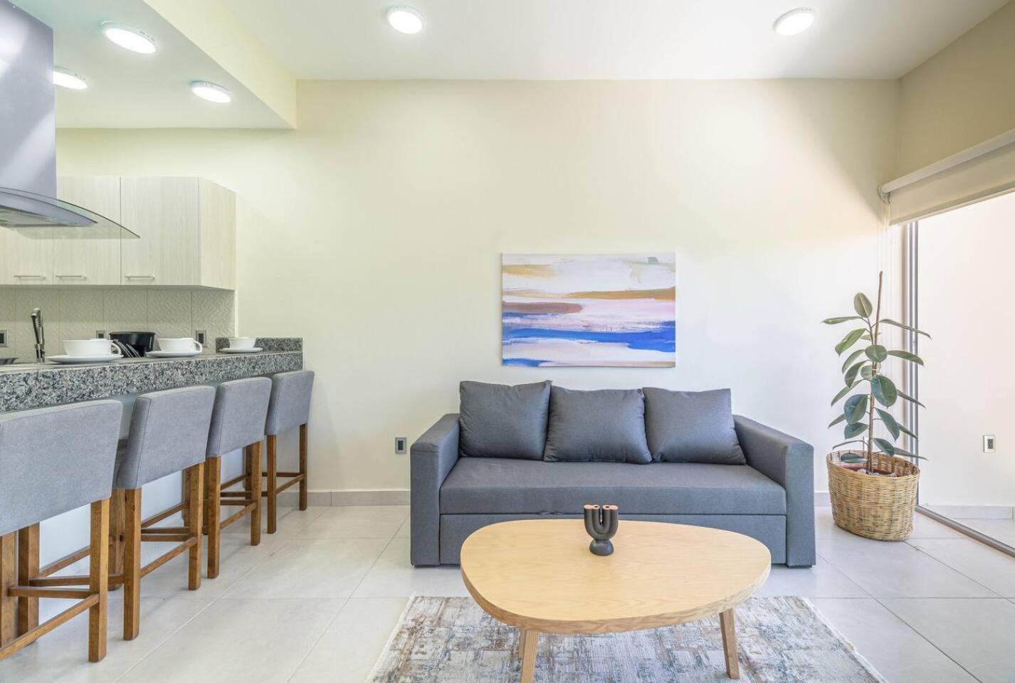 2 Bd With Balcony, Gym, Rooftop Pool, Hot Tub