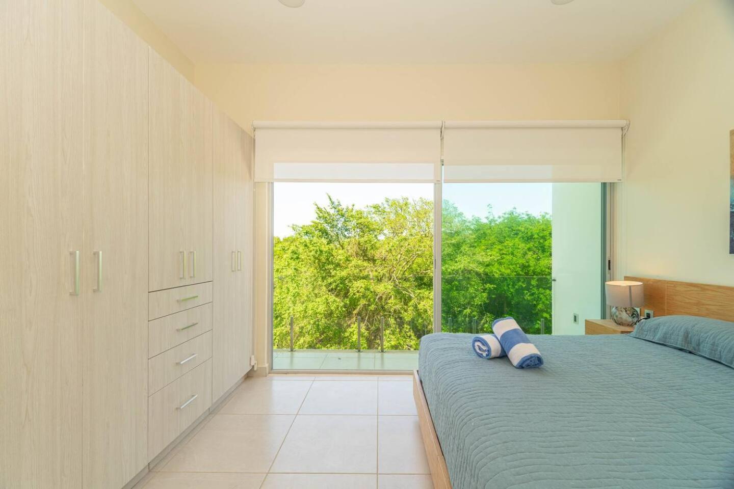 2 Bd With Balcony, Gym, Rooftop Pool, Hot Tub * Playa del Carmen