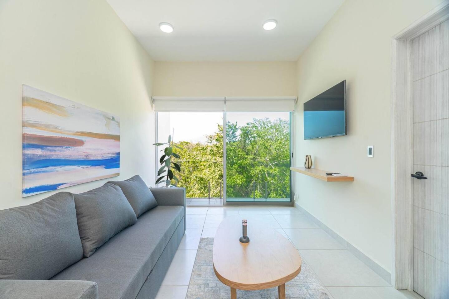 Holiday home 2 Bd With Balcony, Gym, Rooftop Pool, Hot Tub *