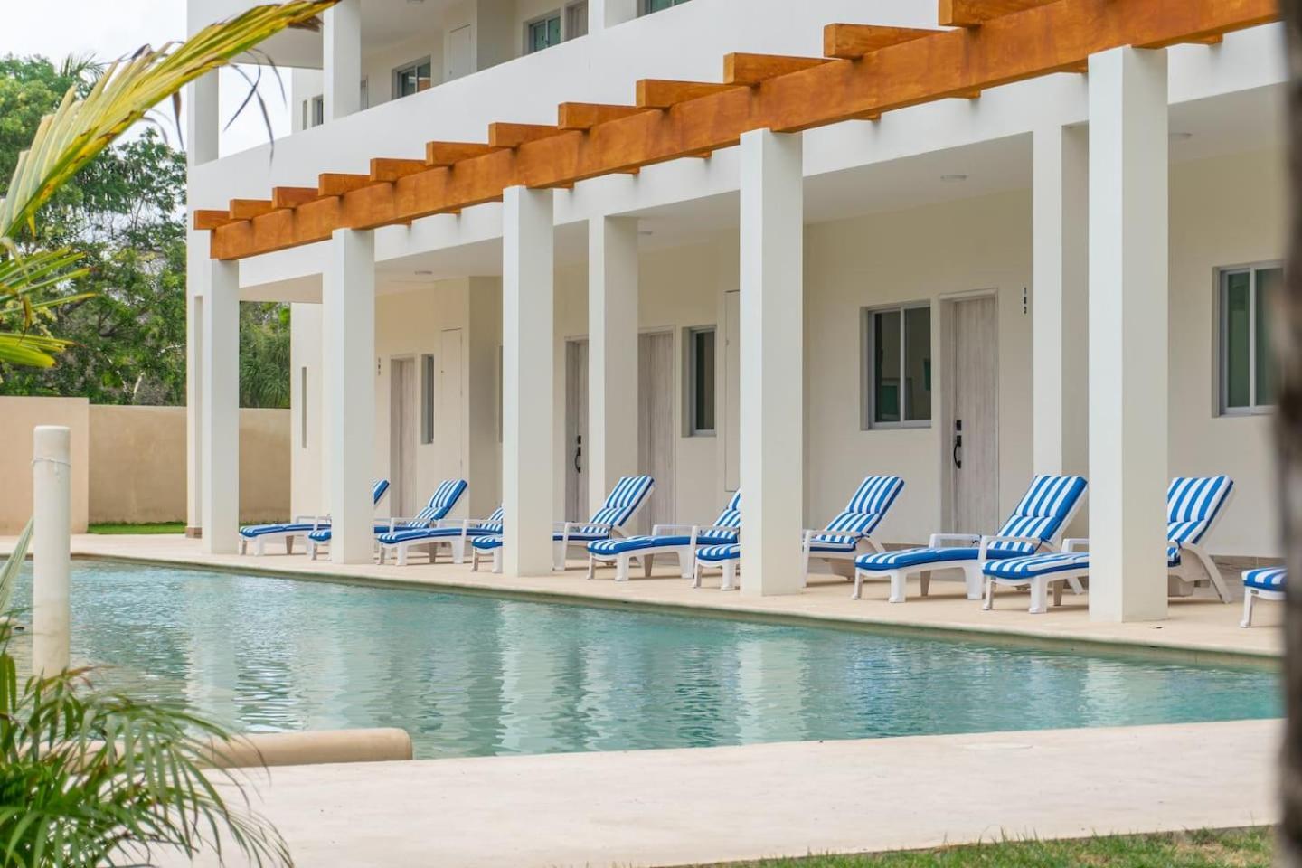 2 Bd With Balcony, Gym, Rooftop Pool, Hot Tub Playa del Carmen