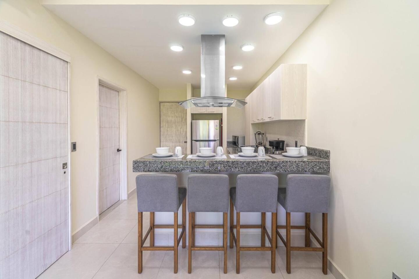 Holiday home 2 Bd With Balcony, Gym, Rooftop Pool, Hot Tub