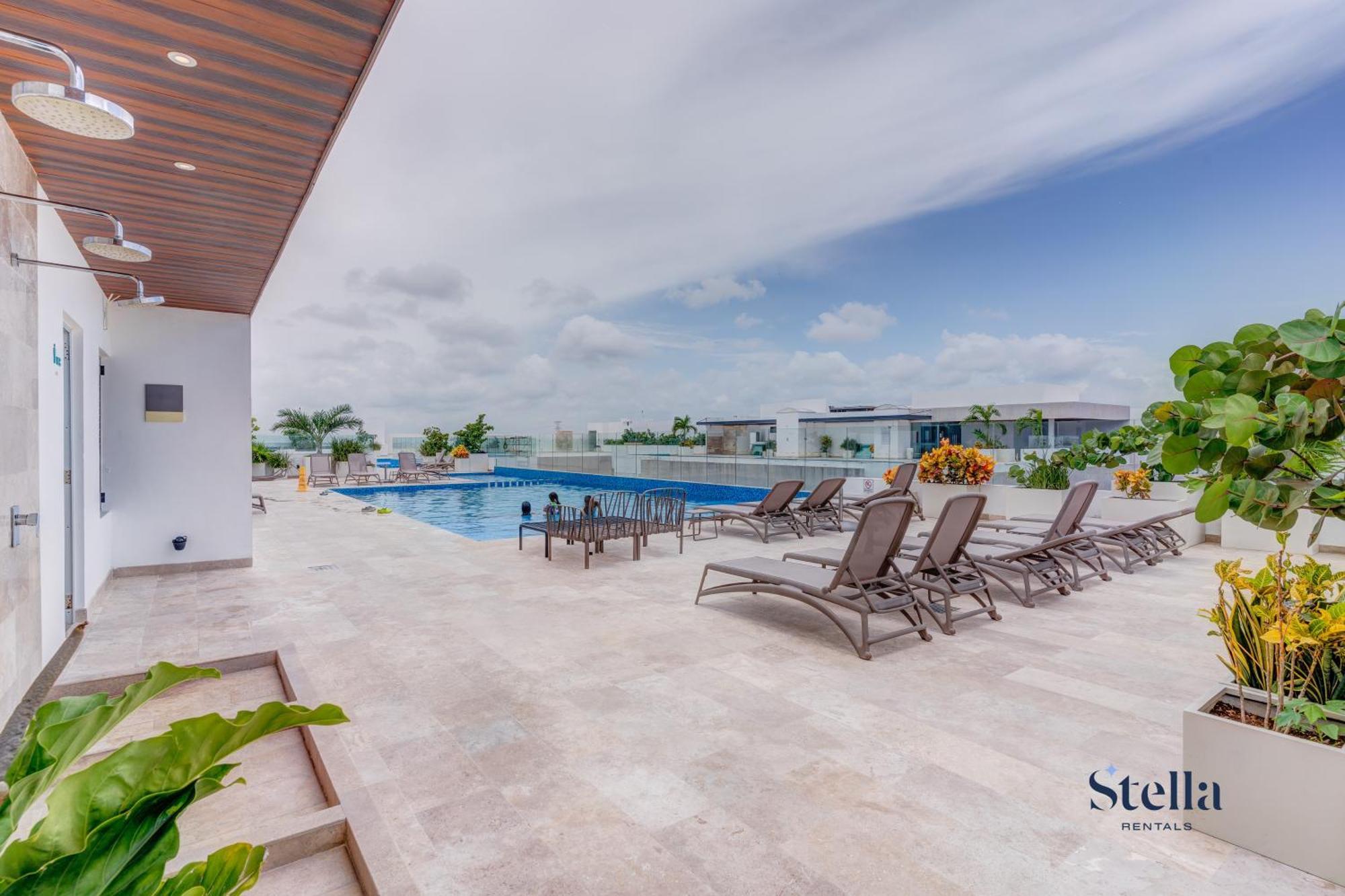 Ipana Condo, Rooftop Pools, Gym, Walk To Apartment