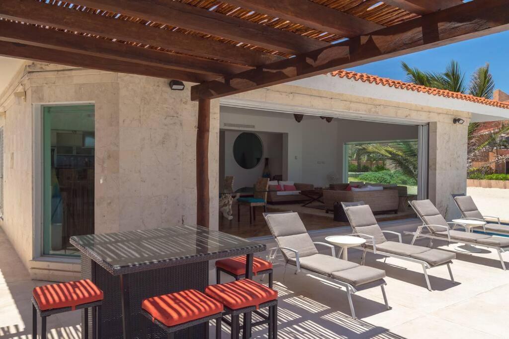 Casa Marmol Front Villa *