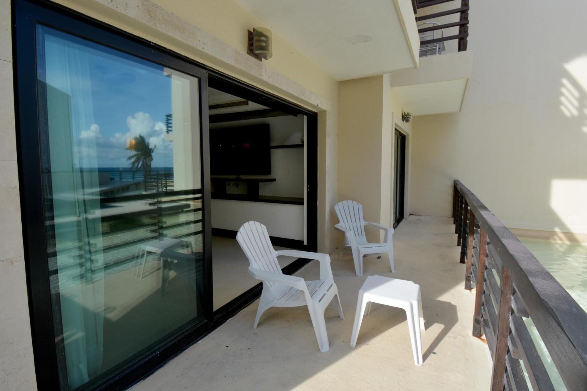 Aldea Thai Beachfront Apartment Playa del Carmen