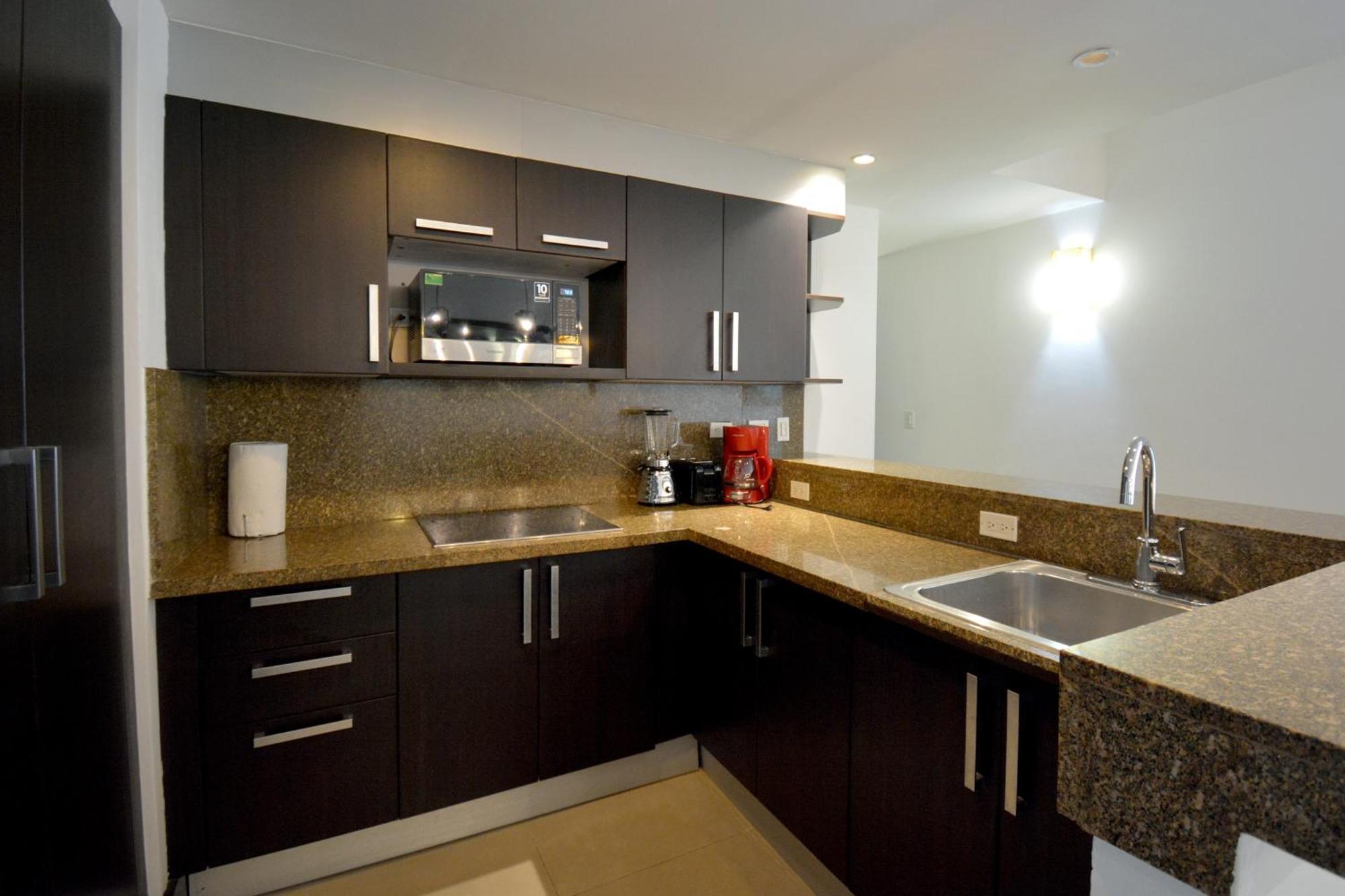 Aldea Thai Beachfront Apartment *