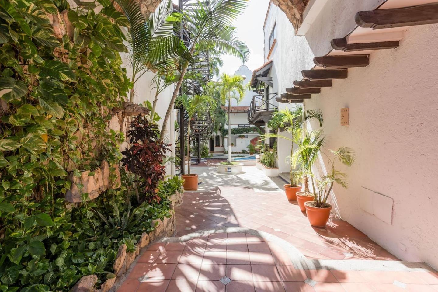 Sweet Downtown With Pool Stepsto Mamitas Apartment Playa del Carmen