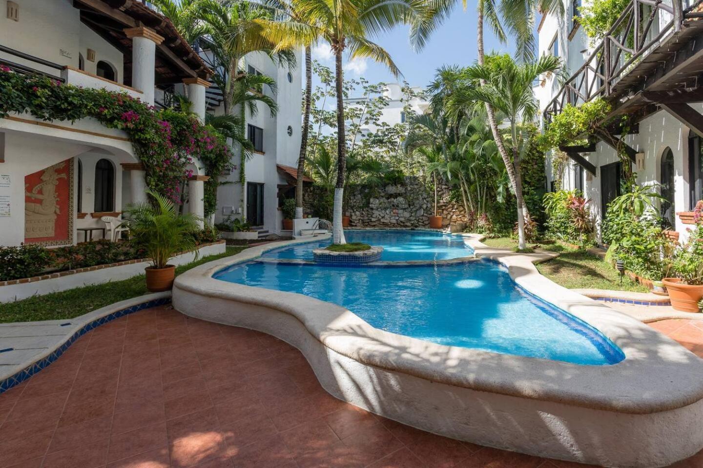 Sweet Downtown With Pool Stepsto Mamitas Apartment Playa del Carmen