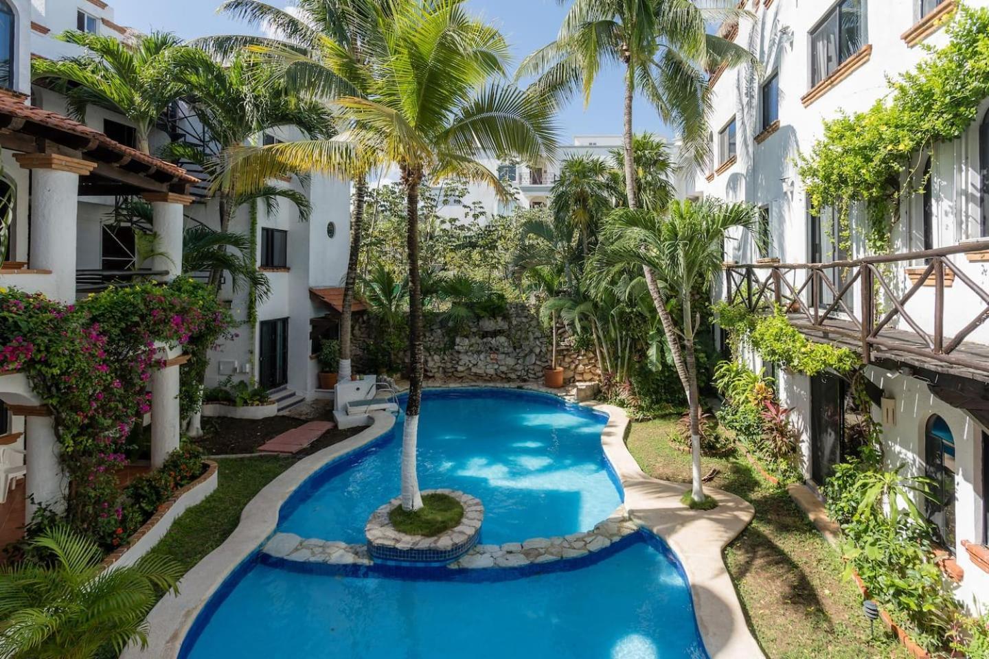 Sweet Downtown With Pool Stepsto Mamitas Apartment Playa del Carmen