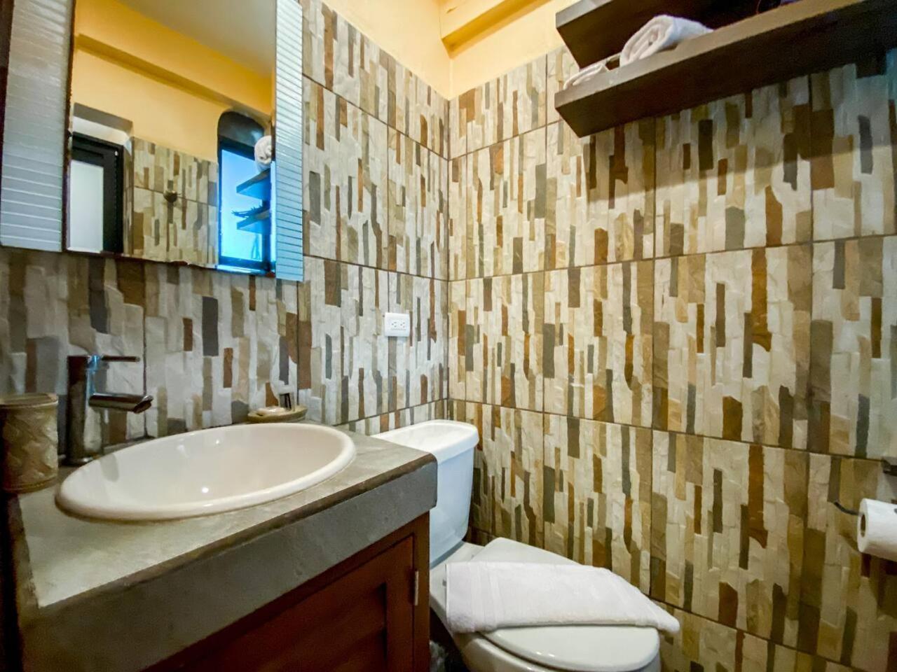 Colorful Hacienda Style 2br With Pool Steps To Apartamento Playa del Carmen