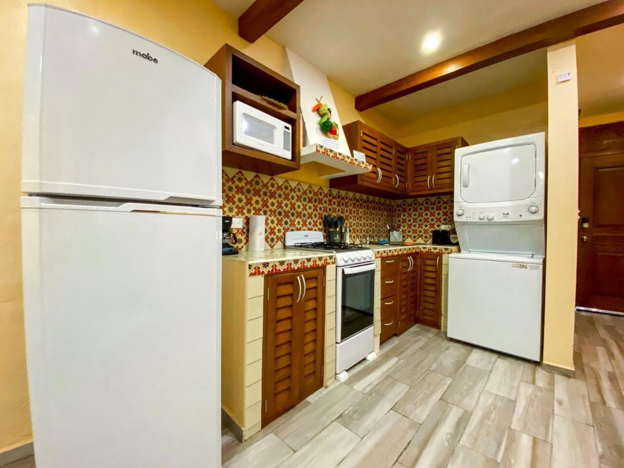 Apartamento Colorful Hacienda Style 2br With Pool Steps To