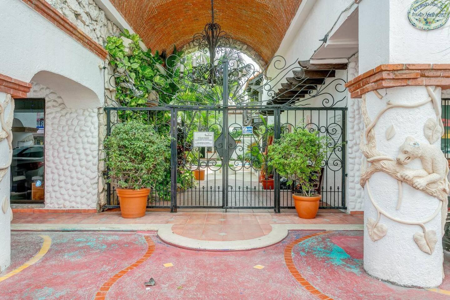 Colorful Hacienda Style 2br With Pool Steps To Apartamento Playa del Carmen