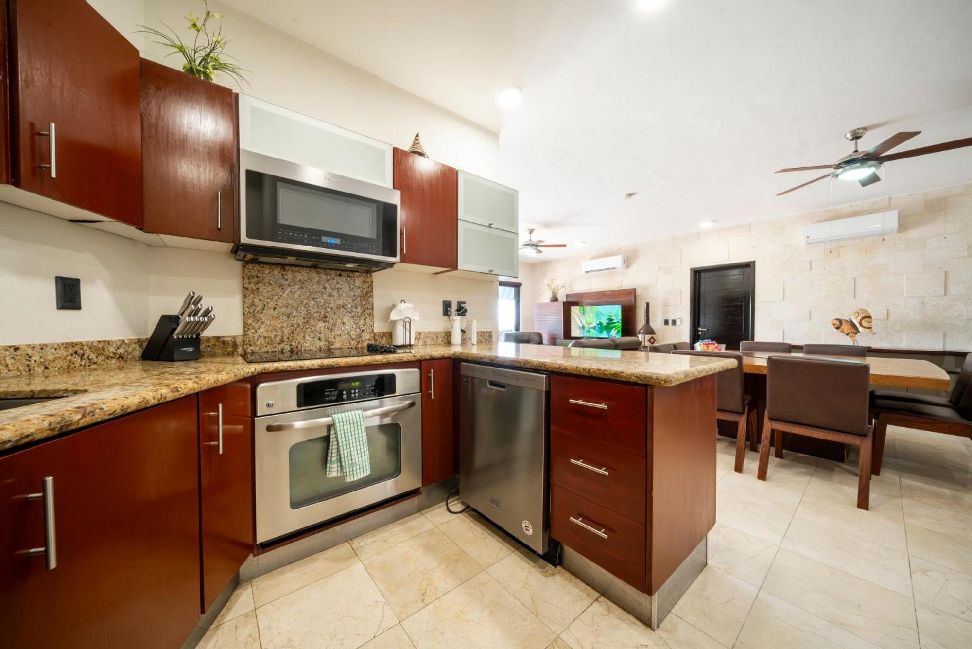 Casa de férias Surf 408 - Beachfront Stunning Ocean View Penthouse - At El Faro *