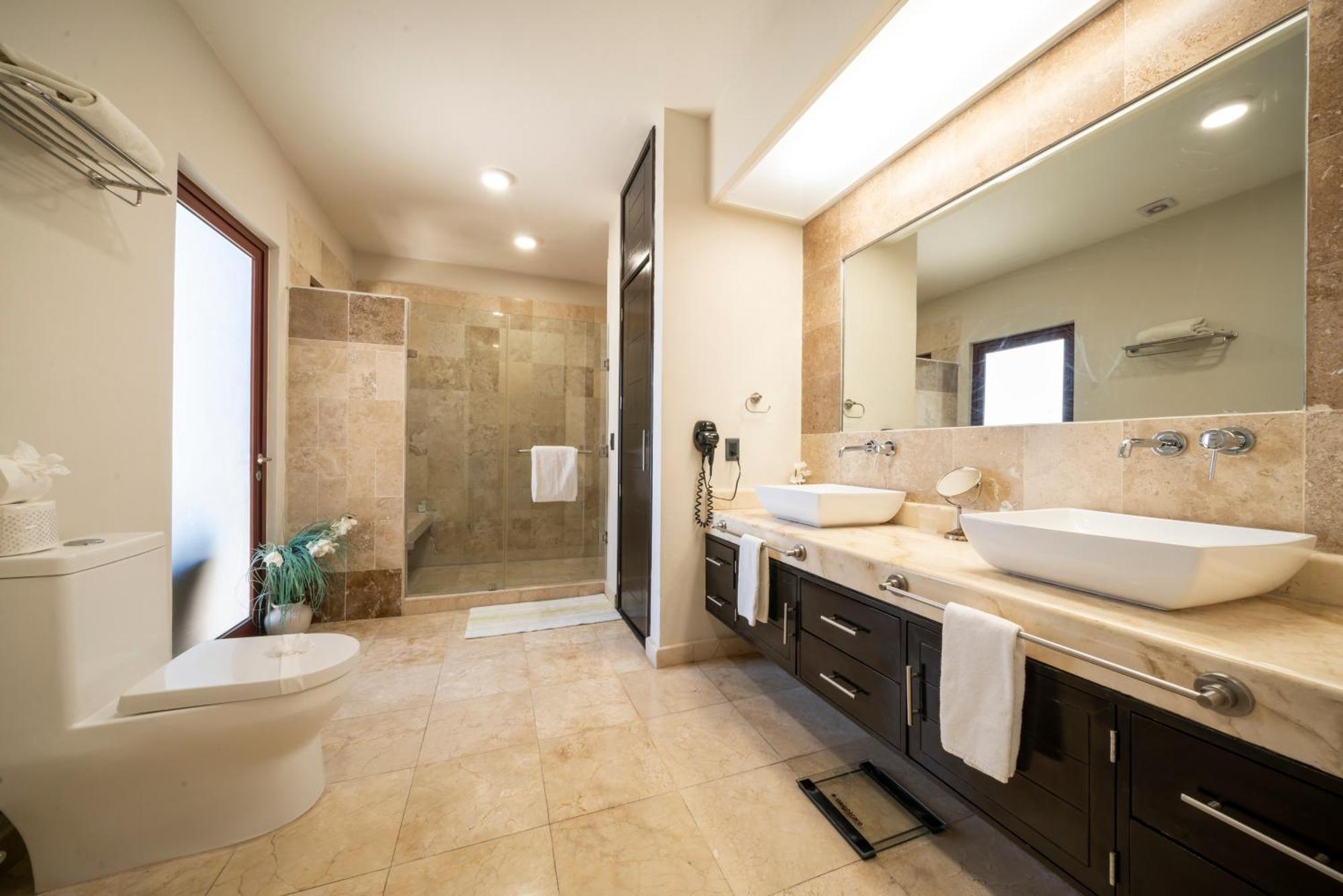 Surf 408 - Beachfront Stunning Ocean View Penthouse - At El Faro Casa de férias *