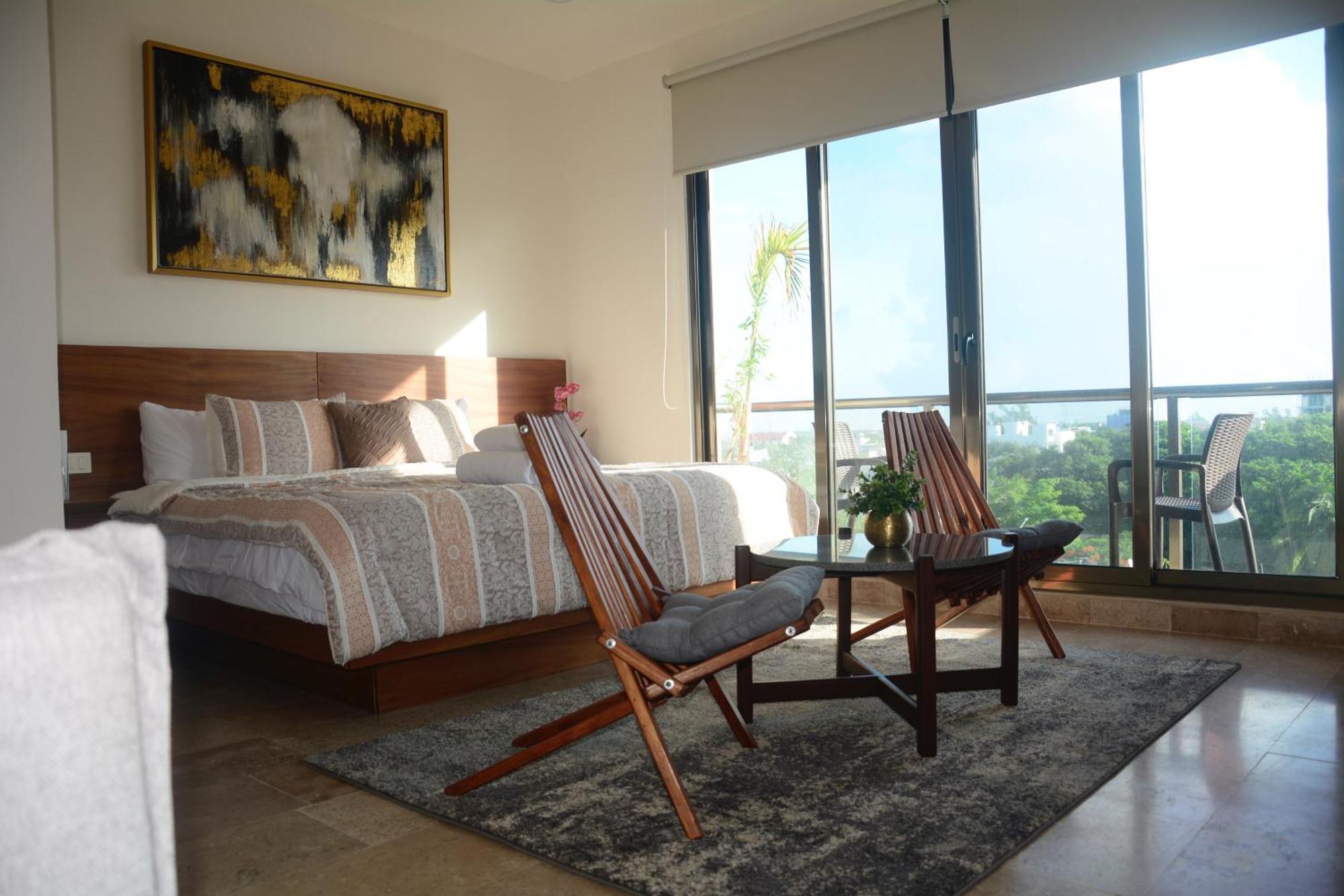 Stylish Ocean-view - Steps From 5th Avenue Apartment *