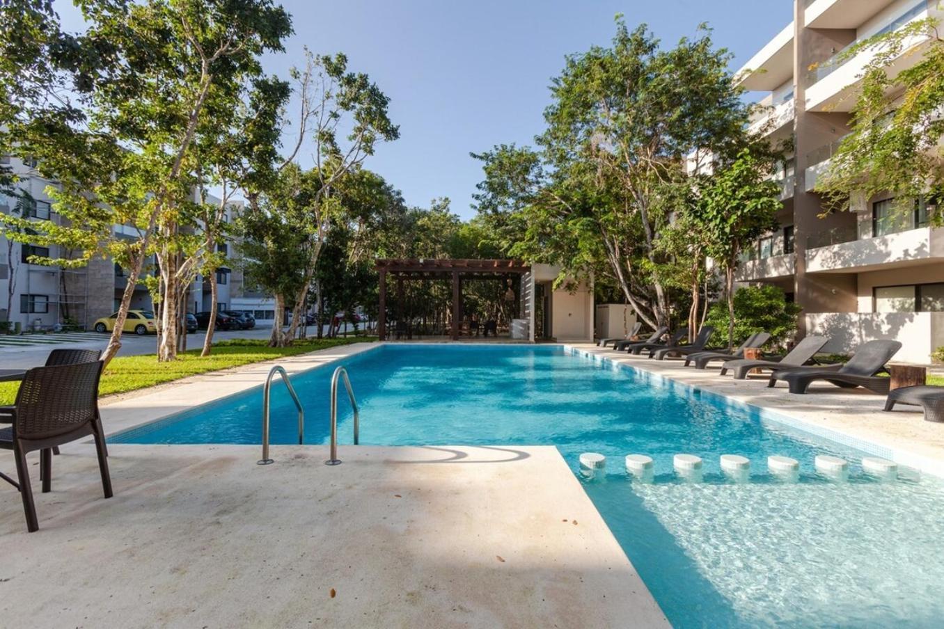 Brand New! 10min To Wifi 200mb Gym Pool Apartment *