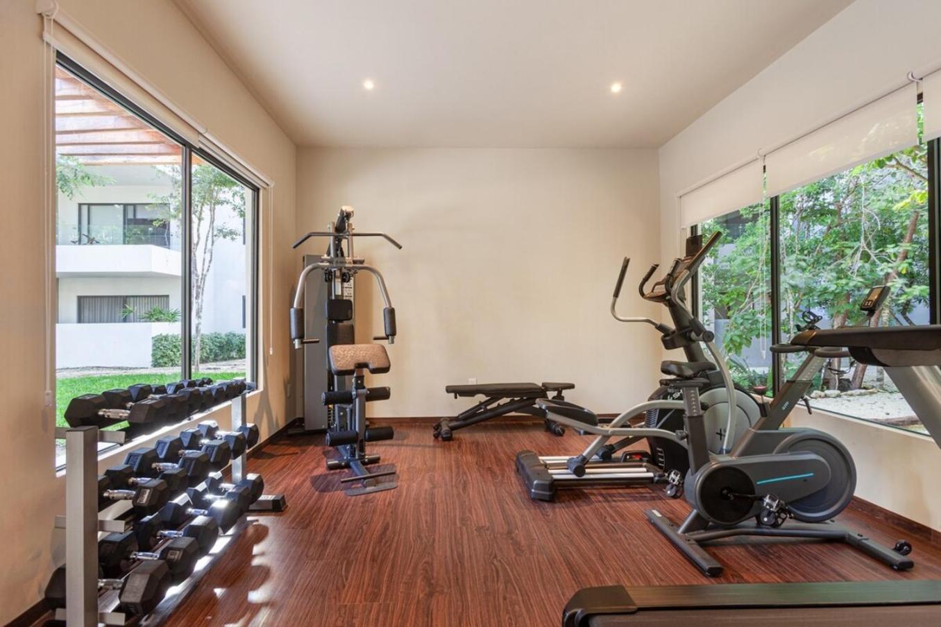 Brand New! 10min To Wifi 200mb Gym Pool Apartment