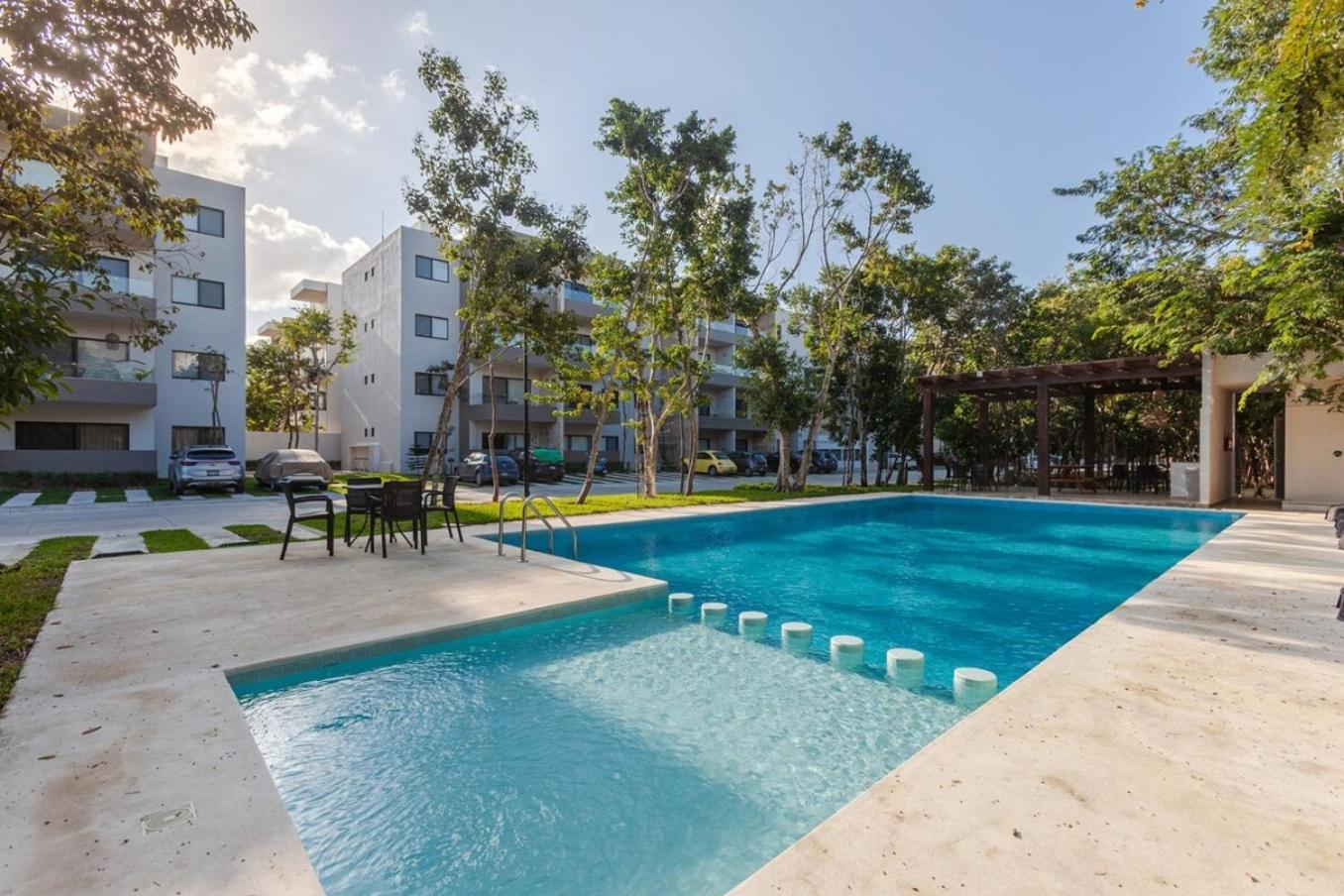 Apartment Brand New! 10min To Wifi 200mb Gym Pool *