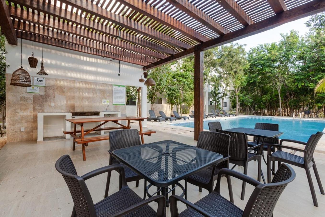 Brand New! 10min To Wifi 200mb Gym Pool Apartment *