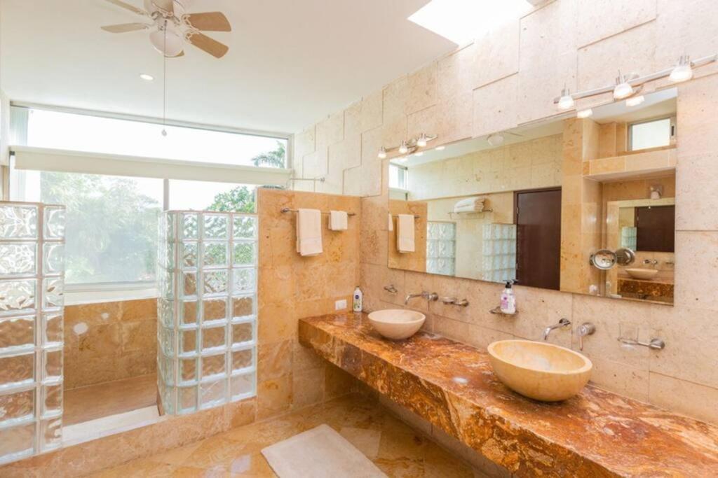 Luxury Spacious 5 Bedroom Biệt thự *