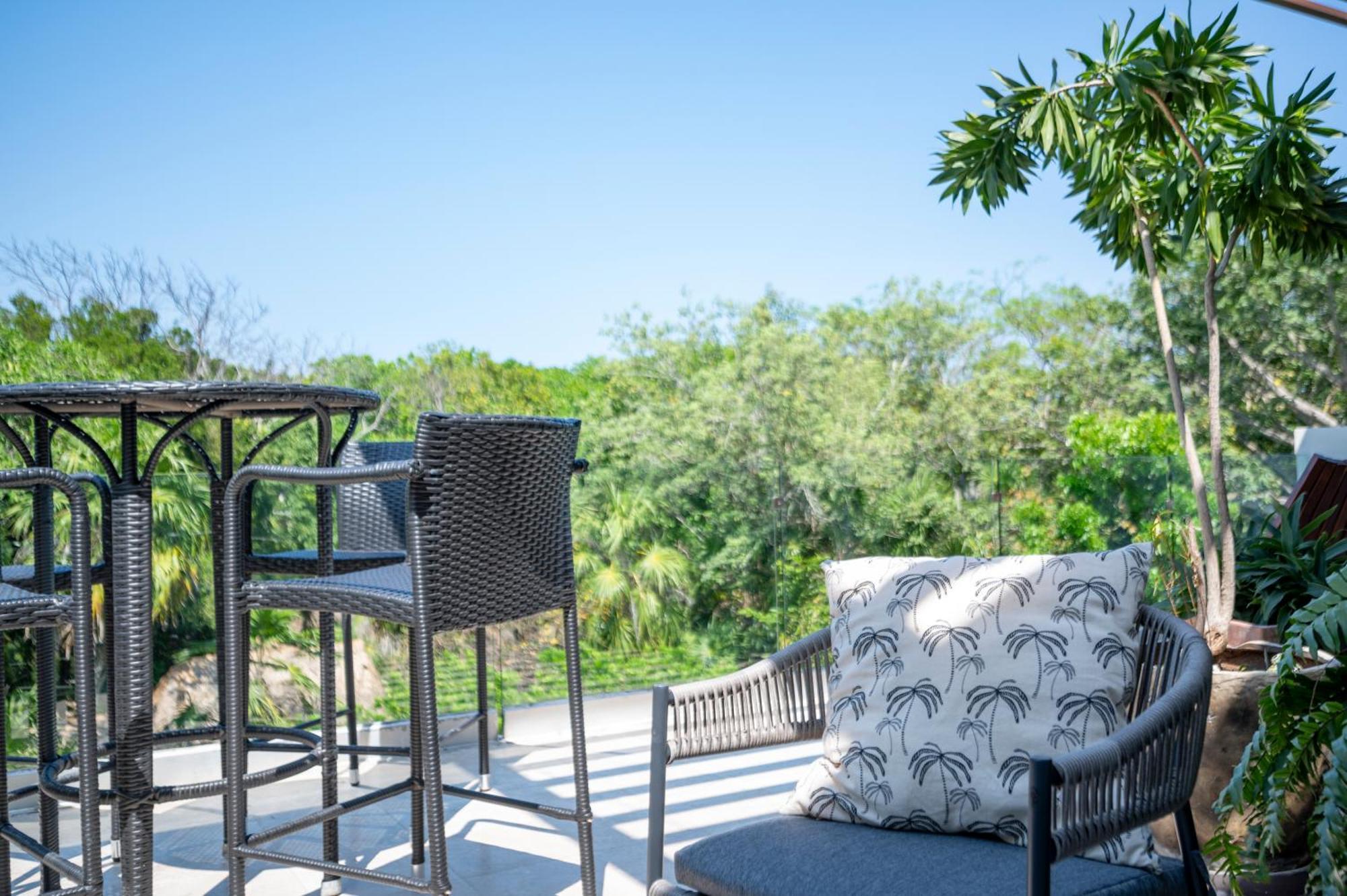 Spacious & Serene Penthouse With Rooftop, Jungle Views, Prime Location Steps To & 5th Ave Apartamento Playa del Carmen