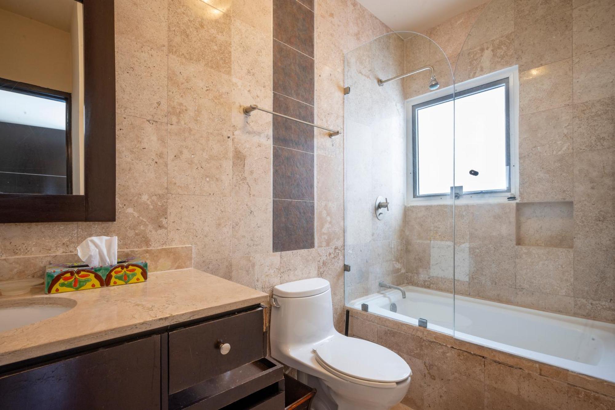 Spacious & Serene Penthouse With Rooftop, Jungle Views, Prime Location Steps To & 5th Ave Apartamento