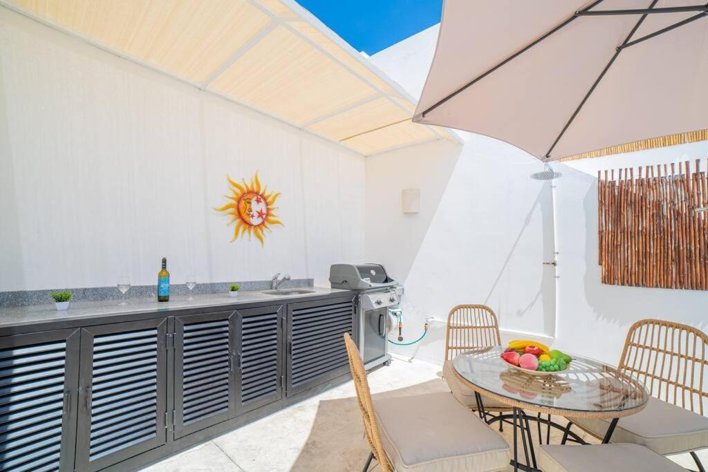 Papaya 15 Exclusive Penthouse With Rooftop And Jacuzzi