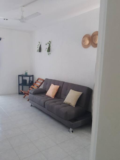 La Casita Amarilla