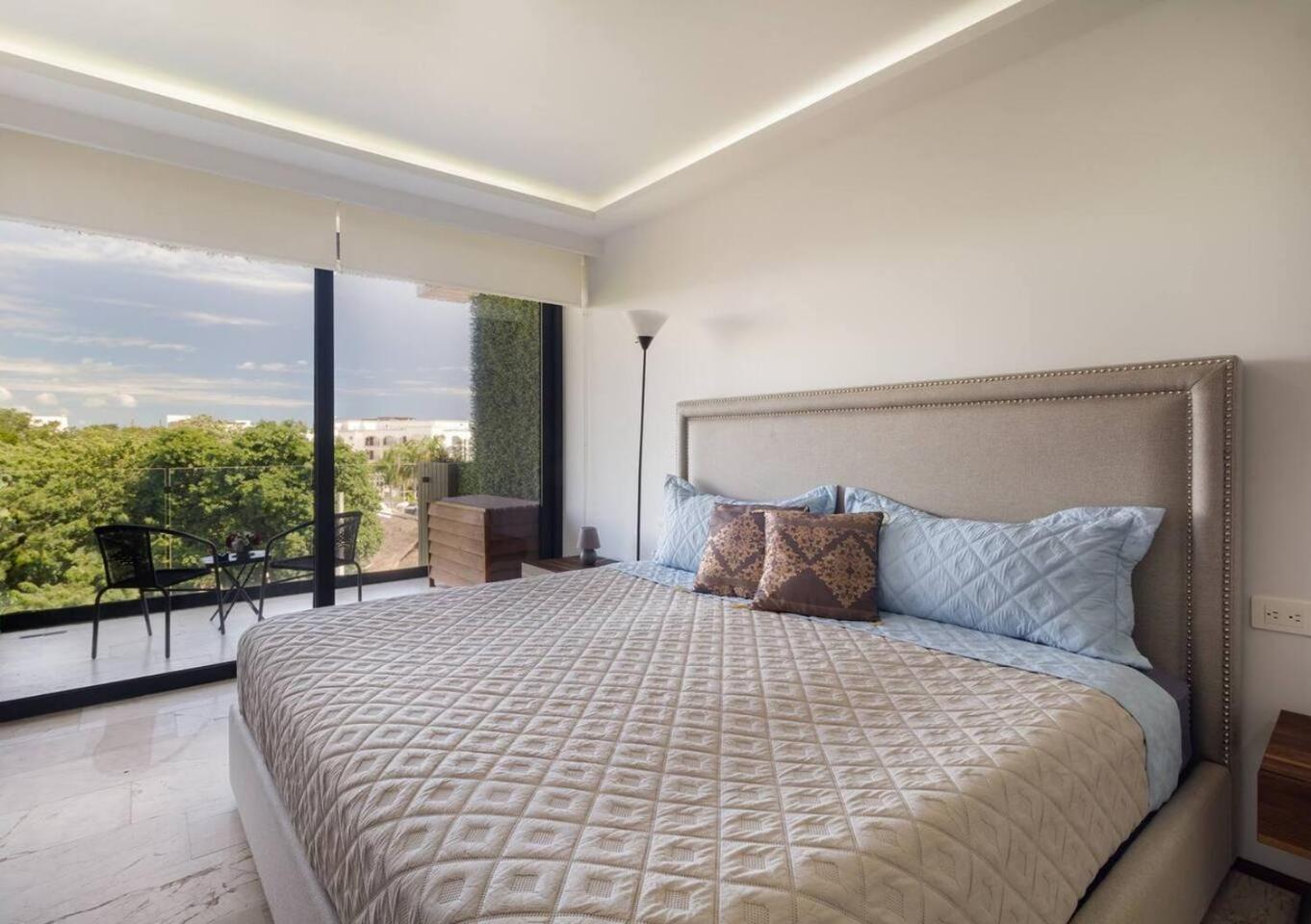 Apts 200m From Sleeps 10 Apartment