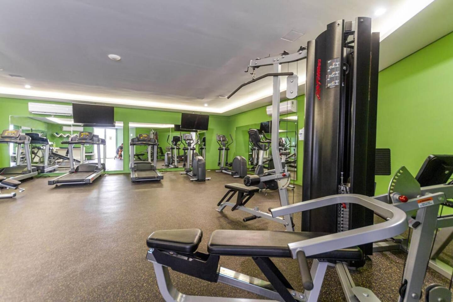 Luxury Condo, 1br 1ba, 200mb, Gym Sauna Cinema Apartment Playa del Carmen