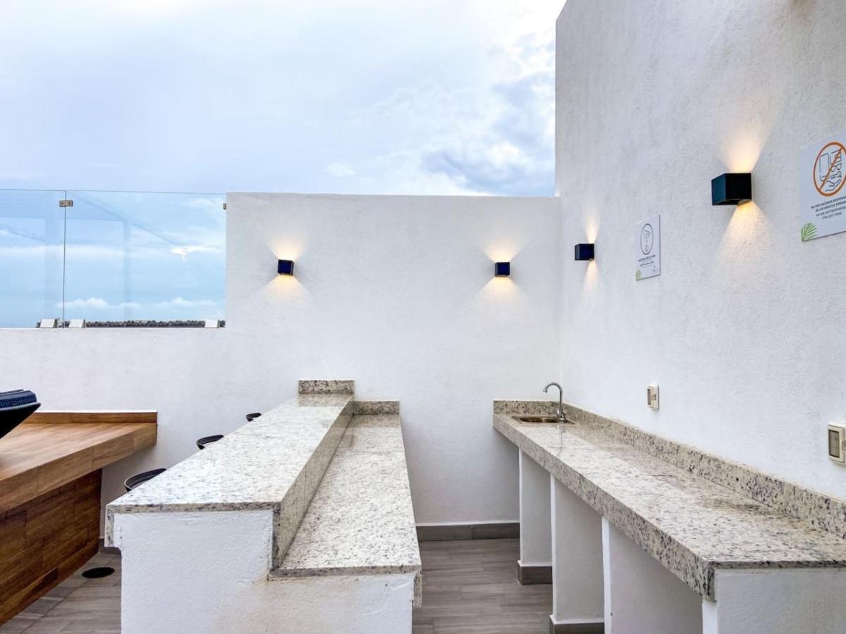 Apartment Shiny On 5th Ave With Pool And Gym Steps To
