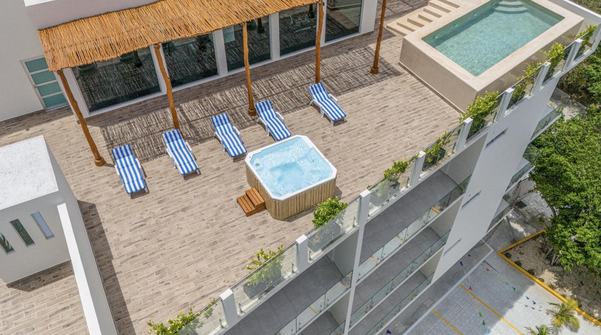 2 Bd With Balcony, Rooftop Pool, Hot Tub, Gym *