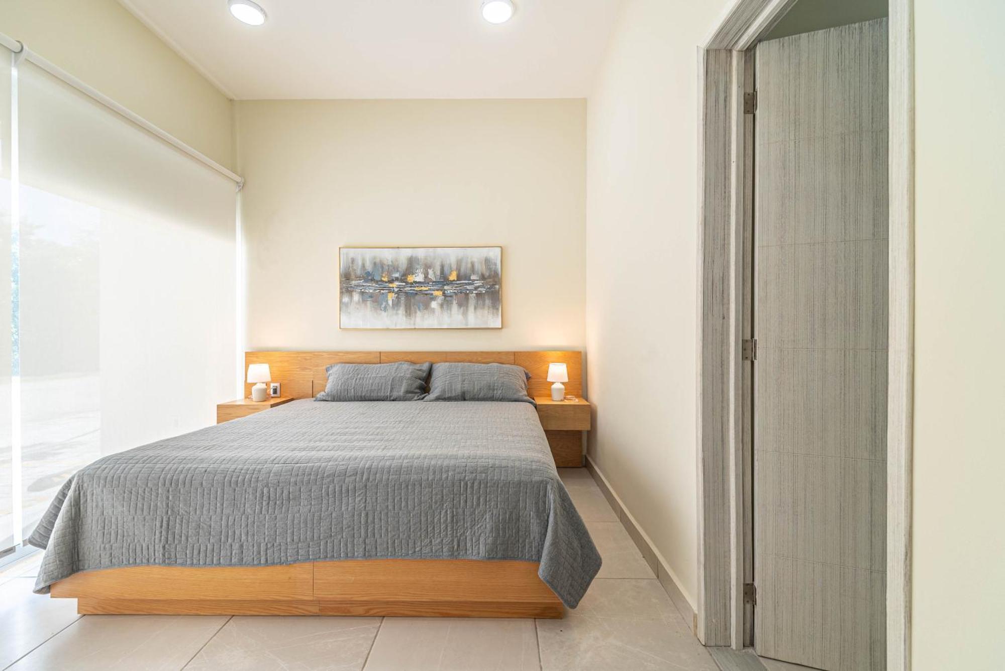 2 Bd With Balcony, Rooftop Pool, Hot Tub, Gym