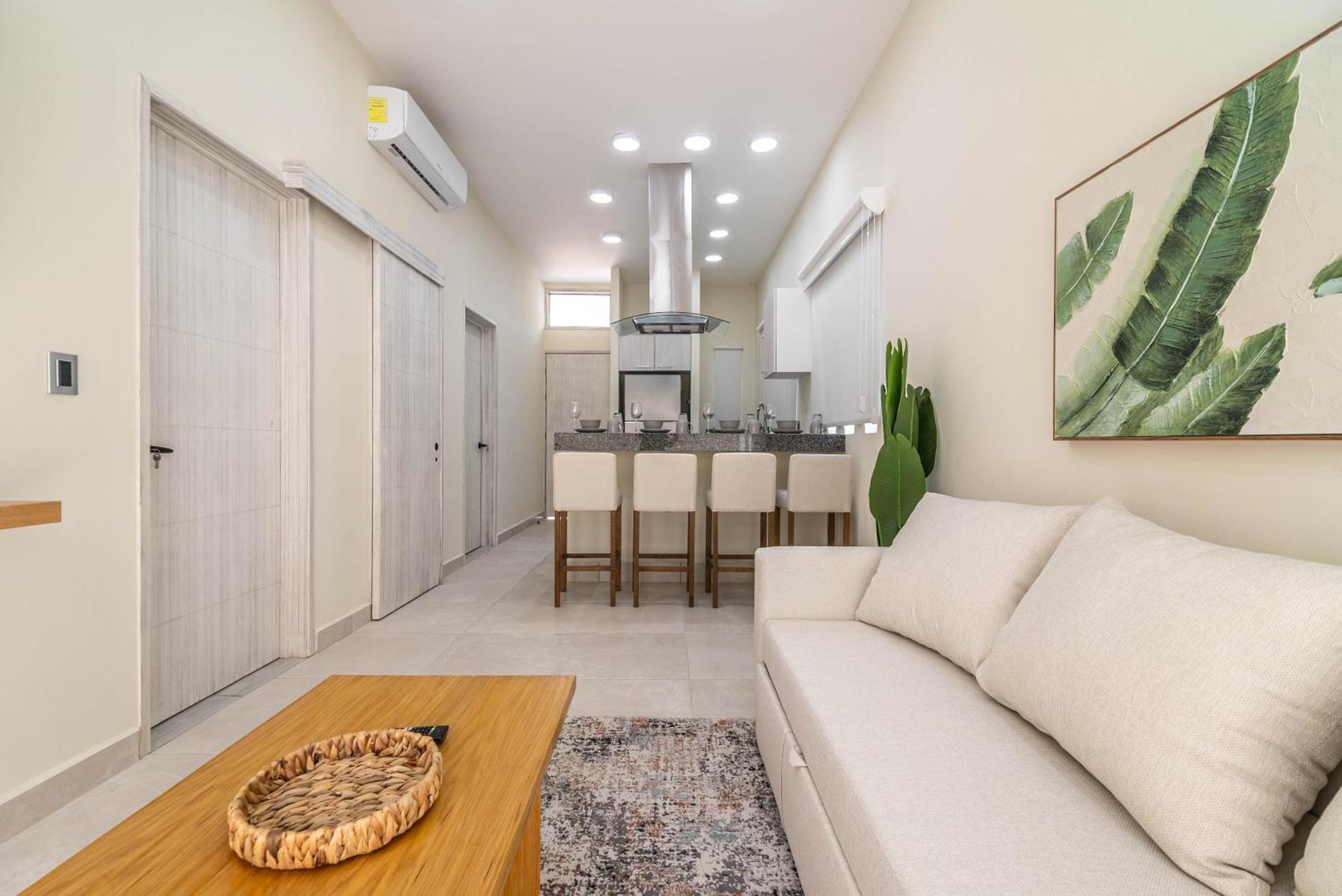 2 Bd With Balcony, Rooftop Pool, Hot Tub, Gym Holiday home *