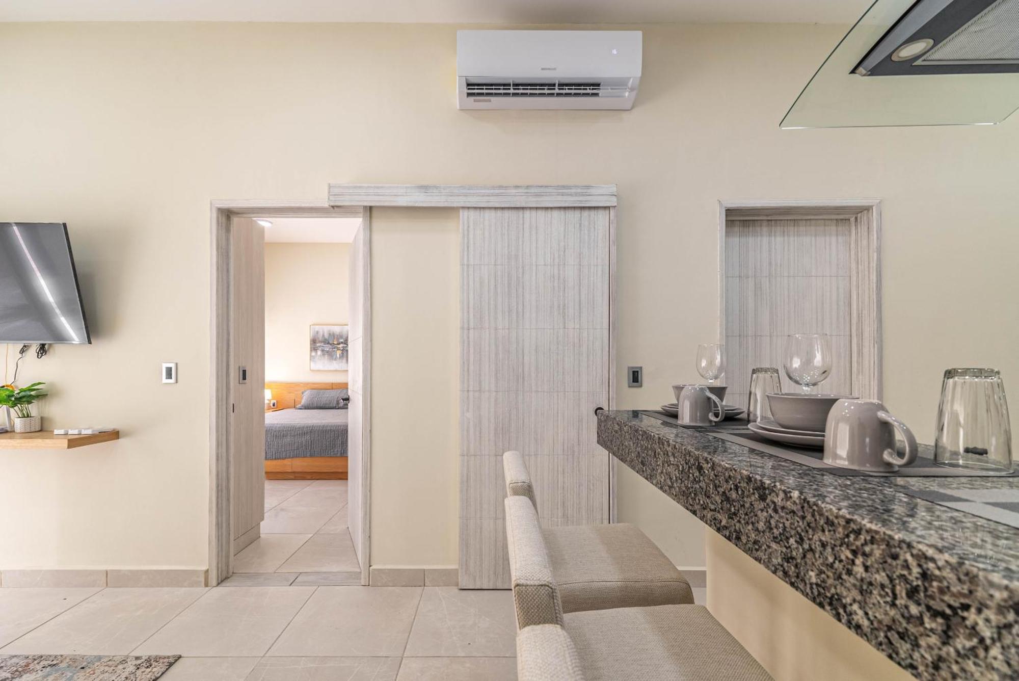 2 Bd With Balcony, Rooftop Pool, Hot Tub, Gym *