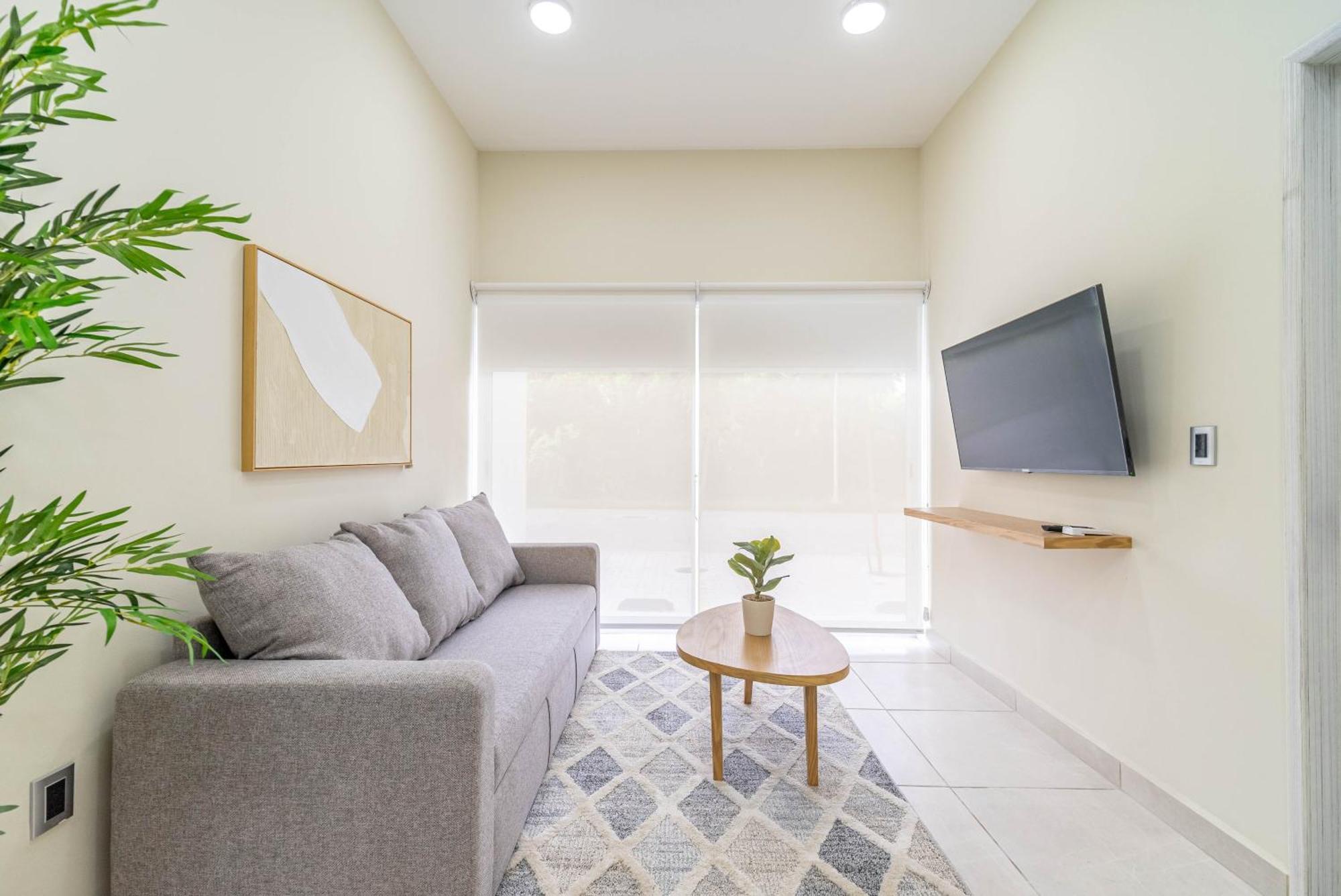 2 Bd With Balcony, Gym, Rooftop Pool, Hot Tub Holiday home Playa del Carmen