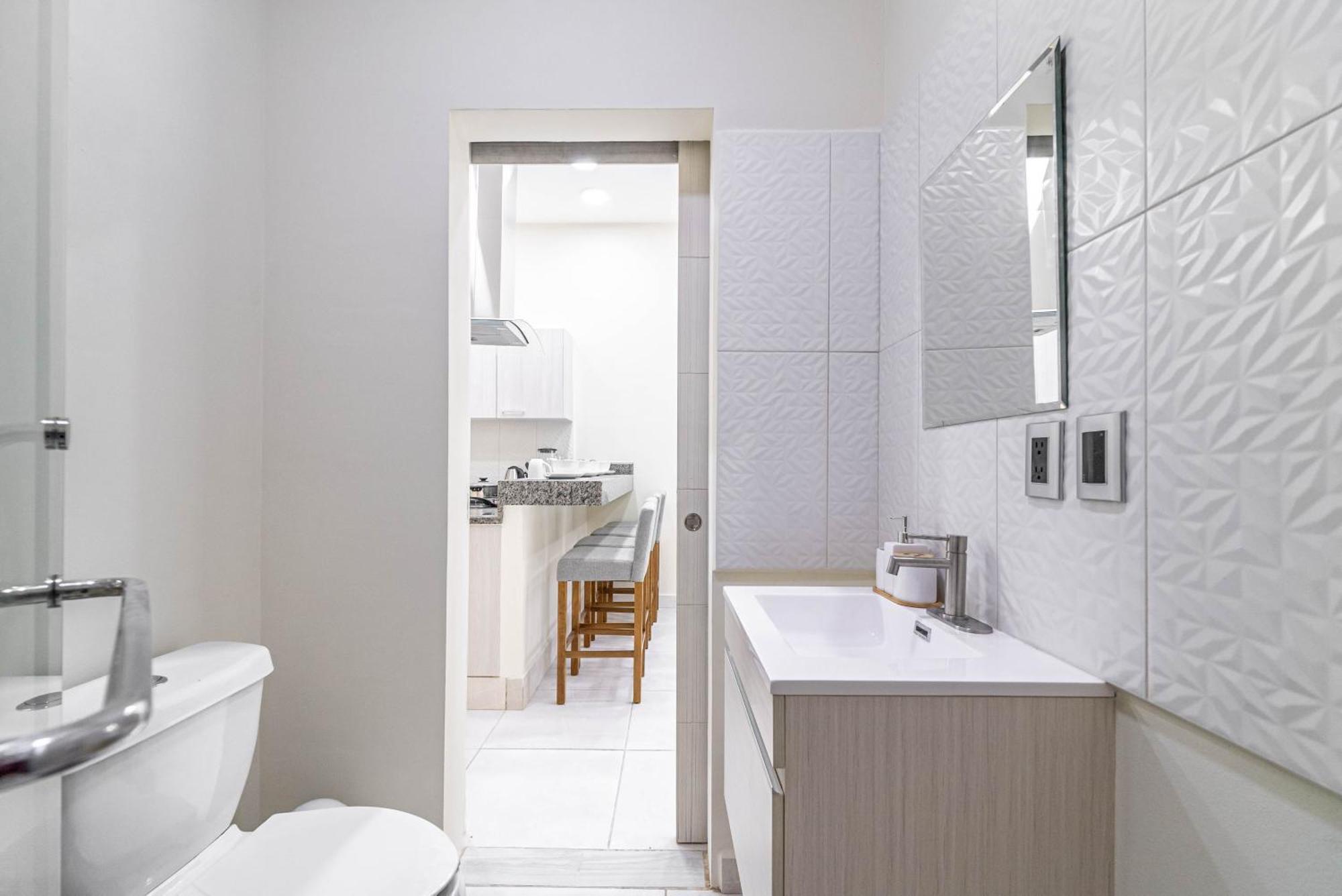 2 Bd With Balcony, Gym, Rooftop Pool, Hot Tub Playa del Carmen
