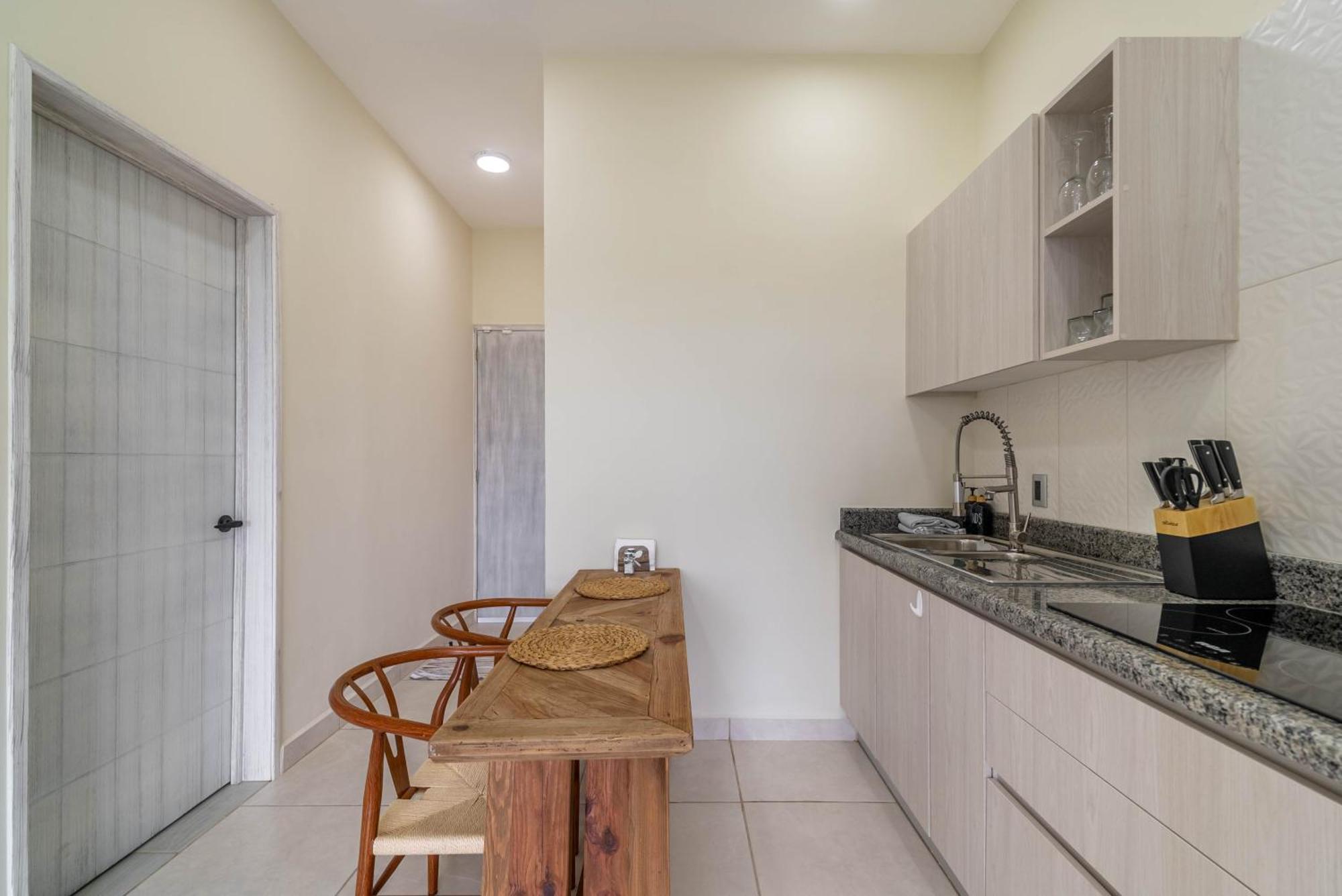 Holiday home 3 Bd With Balcony, Gym, Rooftop Pool, Hot Tub