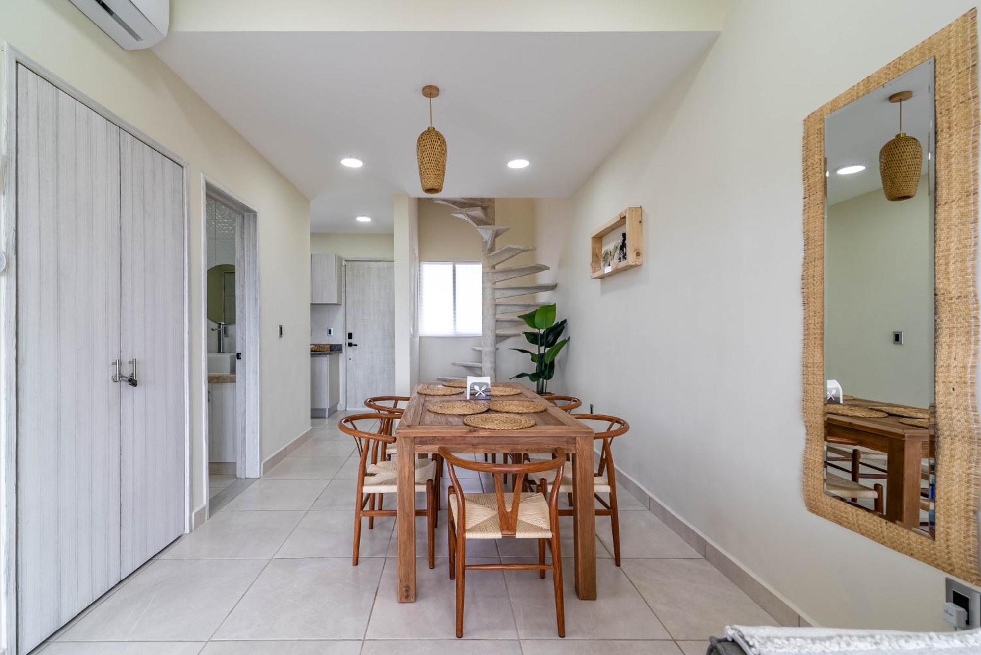 3 Bd With Balcony, Gym, Rooftop Pool, Hot Tub Holiday home *
