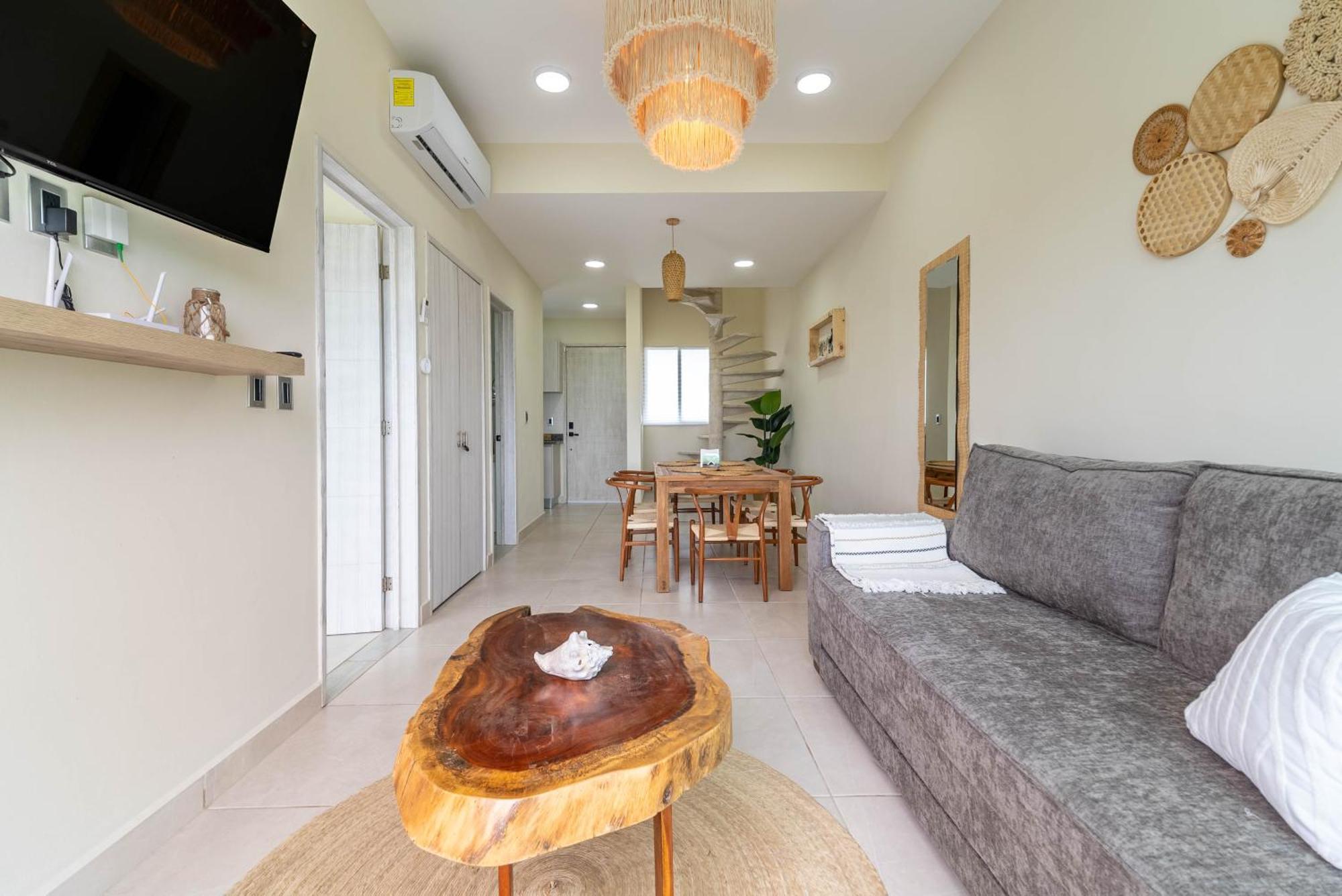 3 Bd With Balcony, Gym, Rooftop Pool, Hot Tub Holiday home Playa del Carmen
