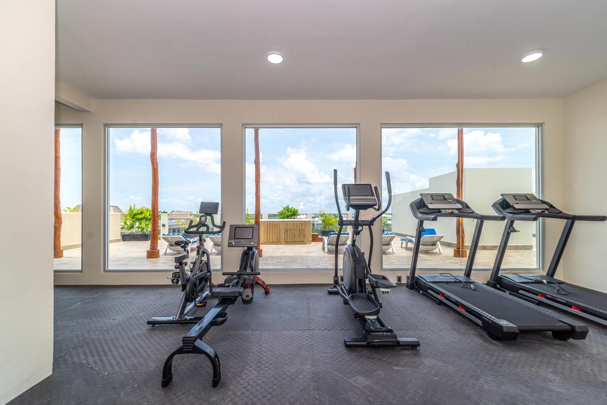 Holiday home 3 Bd With Balcony, Gym, Rooftop Pool, Hot Tub *