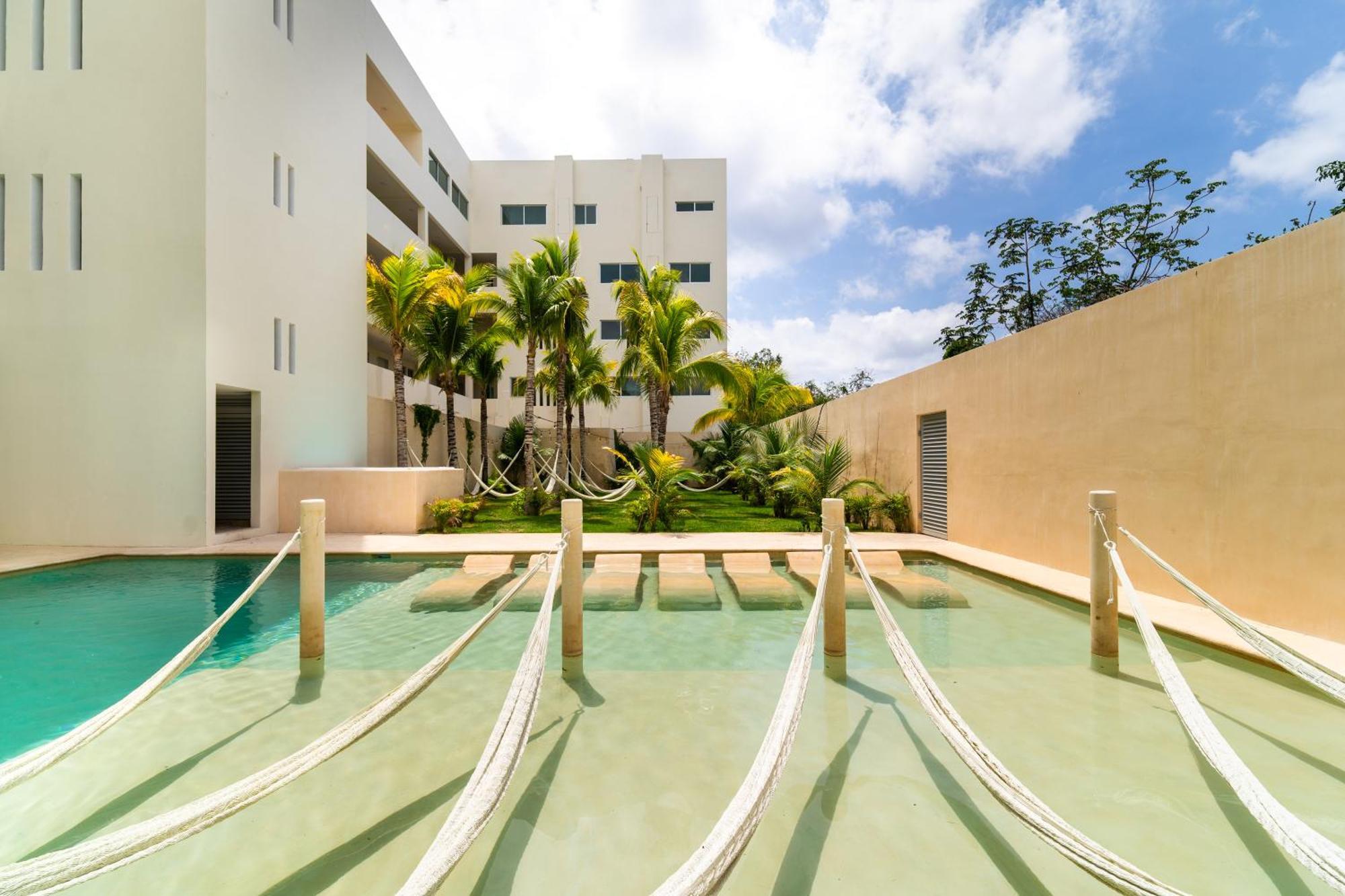 3 Bd With Balcony, Gym, Rooftop Pool, Hot Tub *