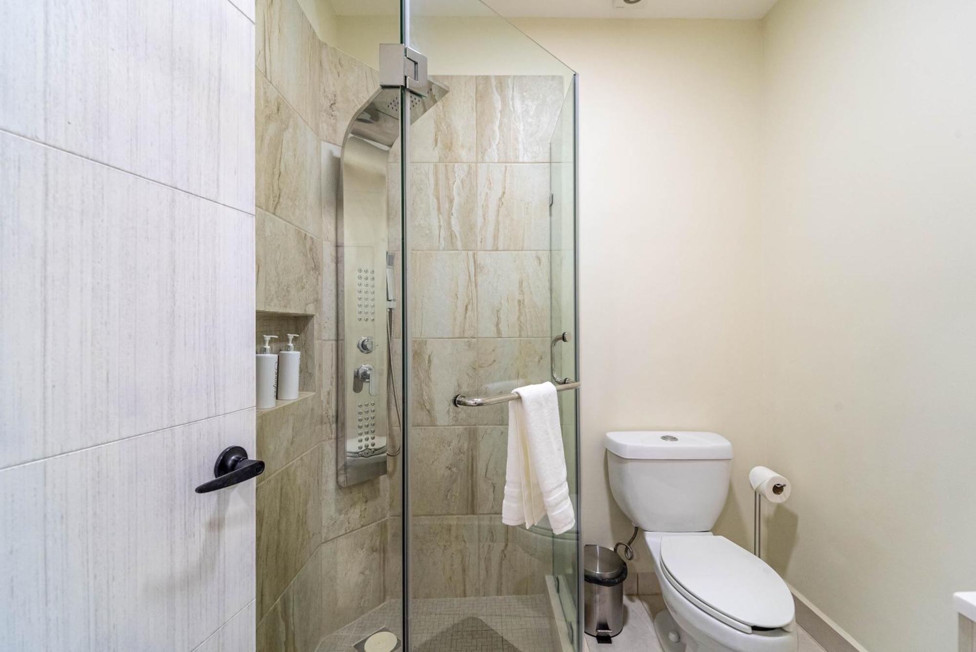 3 Bd With Balcony, Gym, Rooftop Pool, Hot Tub * Playa del Carmen