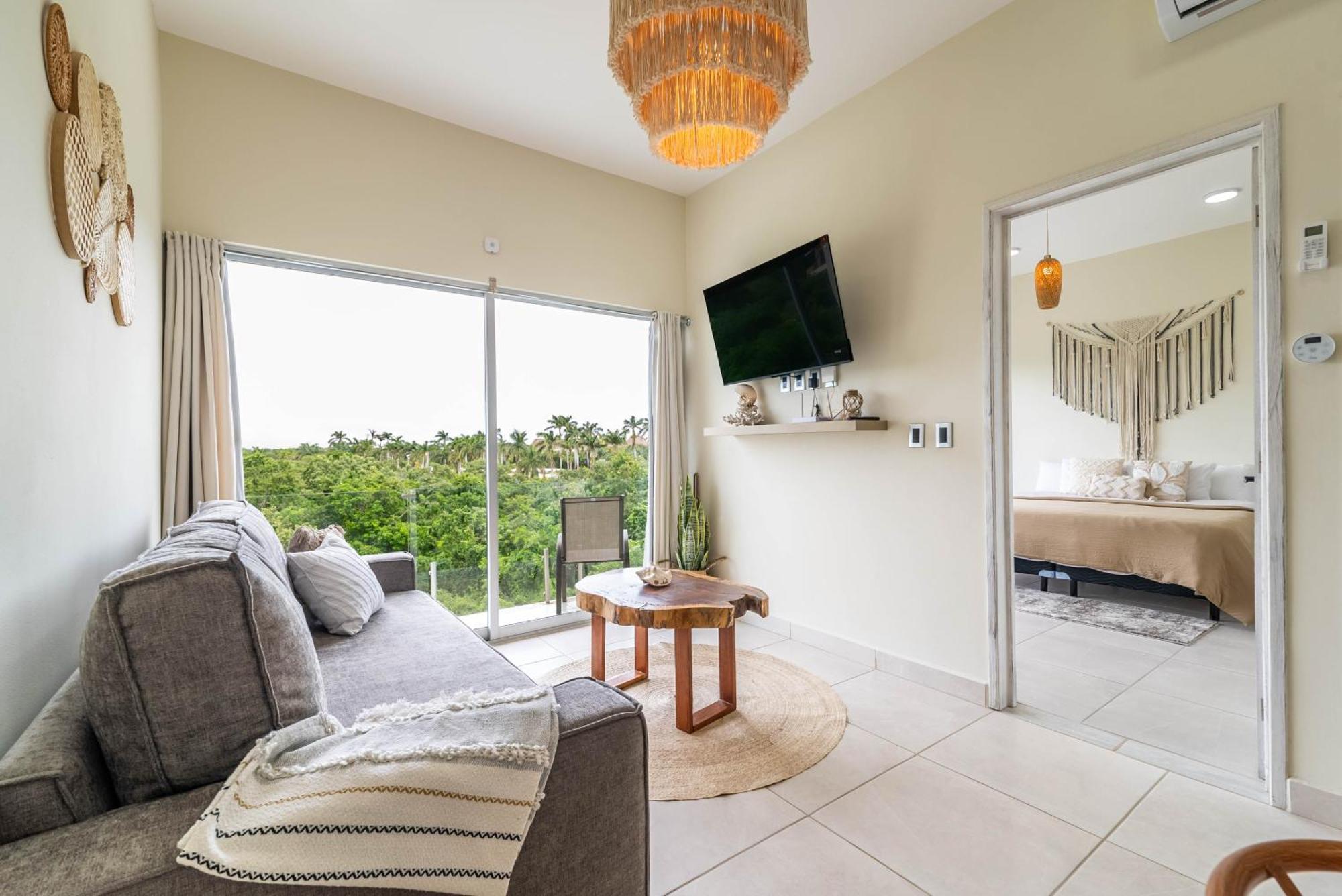 3 Bd With Balcony, Gym, Rooftop Pool, Hot Tub